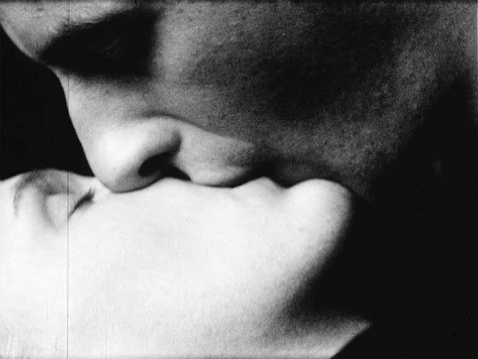 Kiss • Warhol